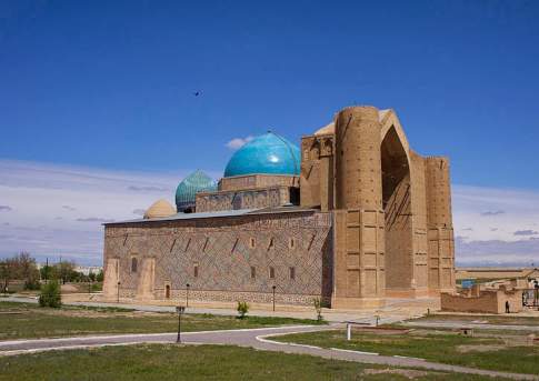 Реконструкцию зданий около мавзолея Ходжи Ахмета Яссауи проведут в Туркестане